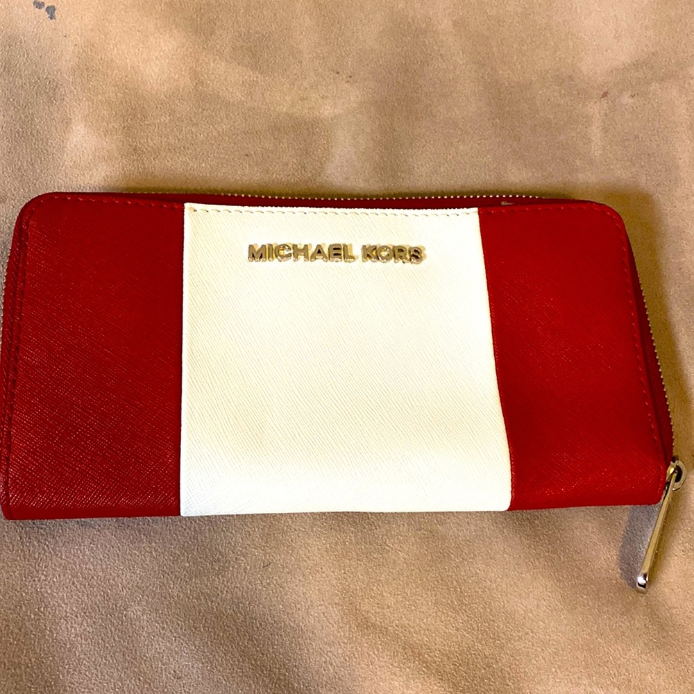 Michael kors wallet zip around